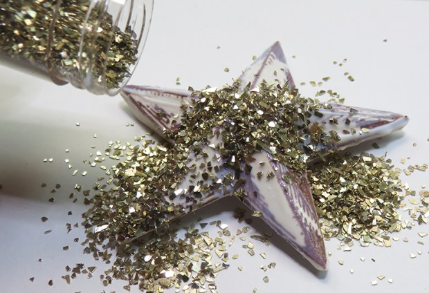 3 crushed glass glitter pouring_low